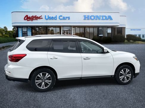 Used 2017 Nissan Pathfinder SV image 6