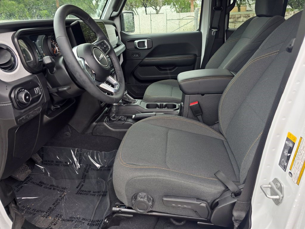 Used 2026 Jeep Wrangler Unlimited Sahara AWD/4WD image 16