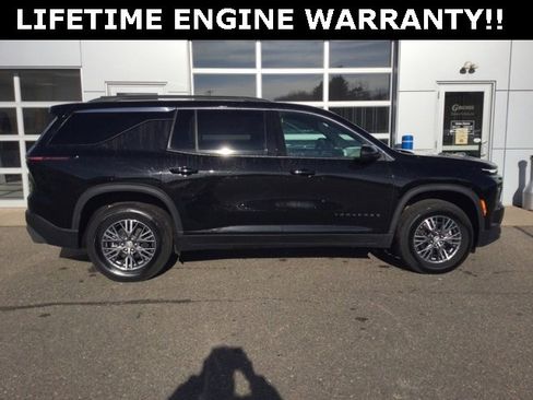 Used 2025 Chevrolet Traverse LT image 8