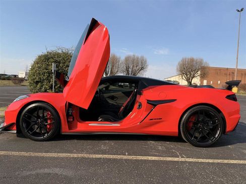 Used 2025 Chevrolet Corvette Z06 w/ Z07 Performance Package image 2