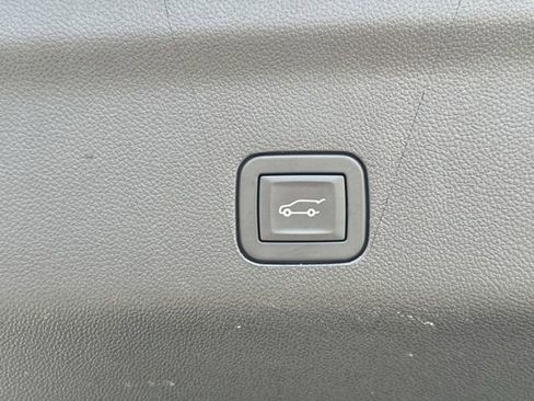 Used 2025 Chevrolet Tahoe Z71 AWD/4WD image 24