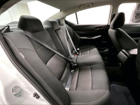 Used 2025 Nissan Altima 2.5 SV image 25