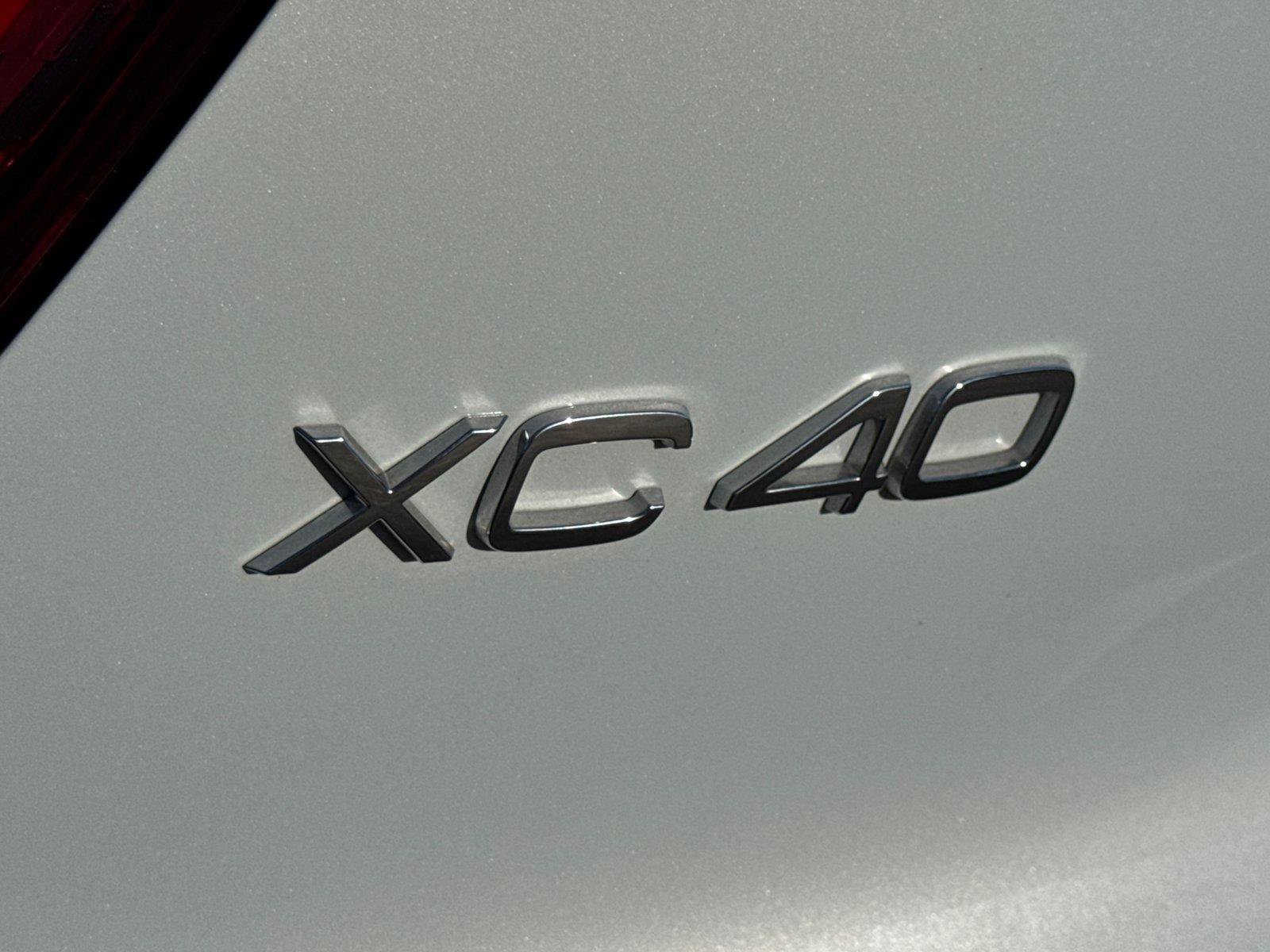 Used 2021 Volvo XC40 T5 R-Design w/ Protection Package AWD/4WD image 15
