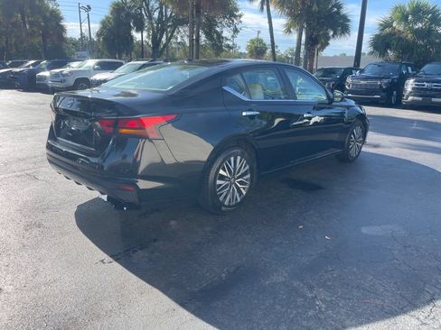 Used 2025 Nissan Altima 2.5 SV FWD image 5