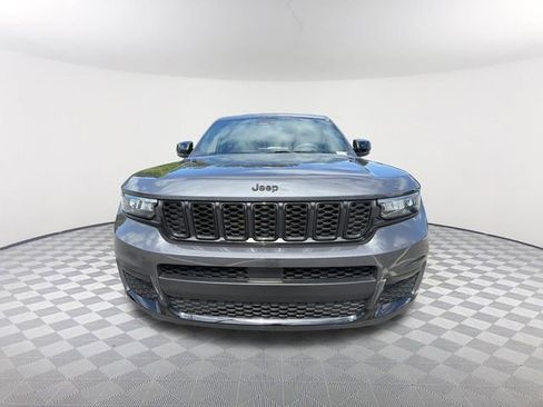 Used 2023 Jeep Grand Cherokee L Laredo RWD image 2