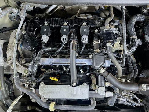Used 2025 Nissan Versa SV FWD image 31