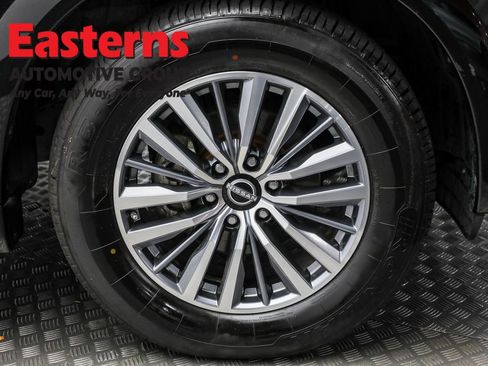 Used 2022 Nissan Armada SV w/ SV Appearance Package image 33