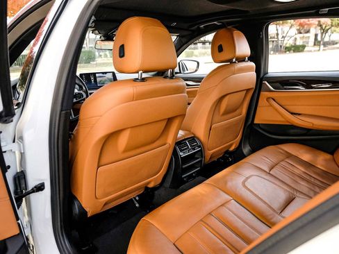 Used 2019 BMW 530i xDrive w/ M Sport Package image 39