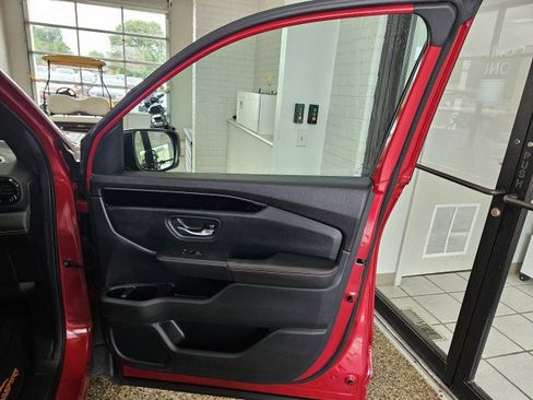 Used 2025 Honda Pilot TrailSport image 14