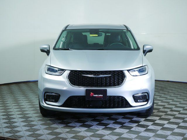 Certified 2023 Chrysler Pacifica Touring-L w/ Uconnect Theater Family Group AWD/4WD image 2