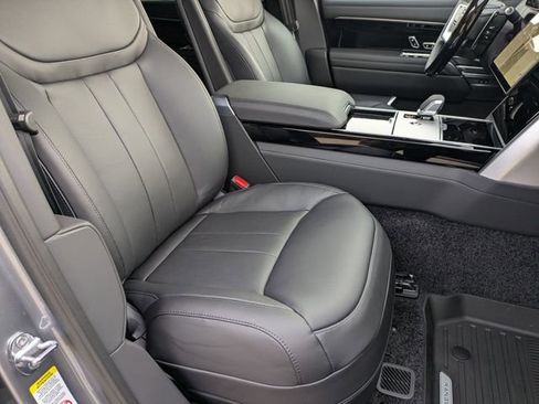 New 2025 Land Rover Range Rover SE image 18