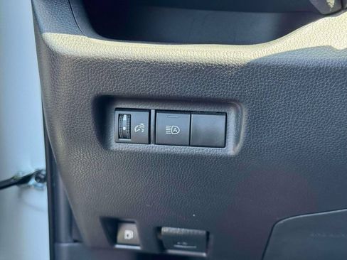 Used 2025 Toyota RAV4 XLE AWD/4WD image 21