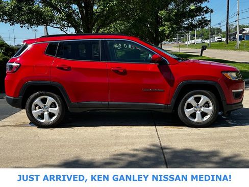 Used 2021 Jeep Compass Latitude FWD image 2