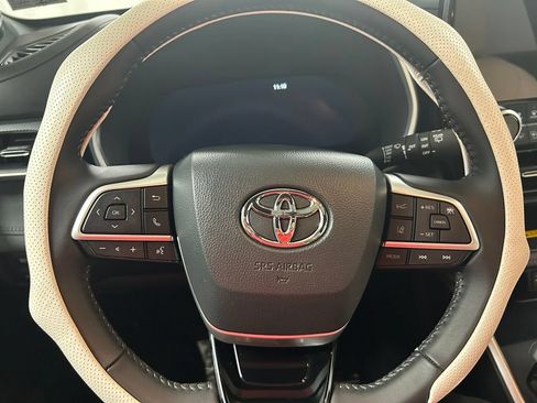Used 2025 Toyota Highlander XSE AWD/4WD image 19