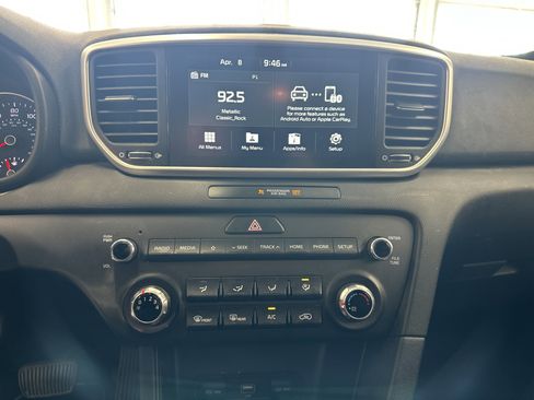 Used 2022 Kia Sportage LX image 3