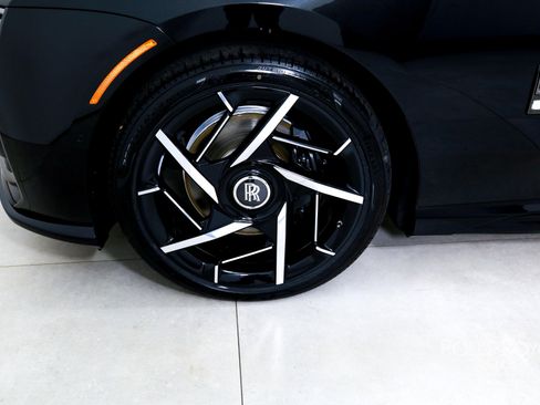 New 2025 Rolls-Royce Spectre Black Badge w/ Spectre Enhancement Package image 35