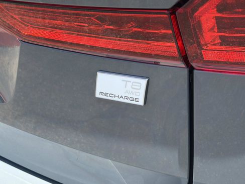 Certified 2023 Volvo XC60 T8 Plus AWD/4WD image 28