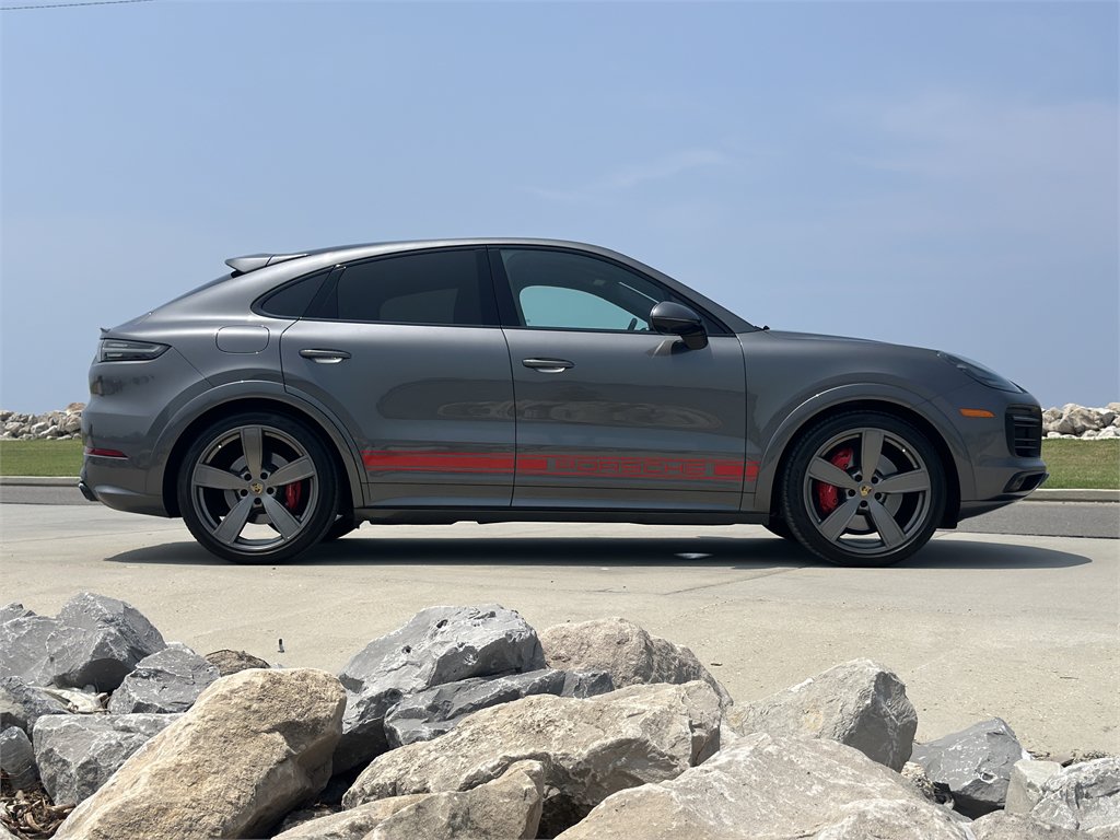 Used 2022 Porsche Cayenne GTS AWD/4WD image 9