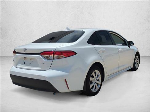 Used 2025 Toyota Corolla LE FWD image 5