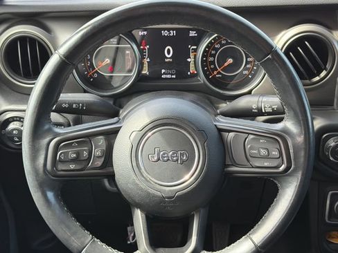 Used 2021 Jeep Gladiator Overland AWD/4WD image 13