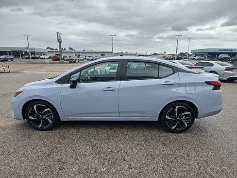 Used 2024 Nissan Versa SR image 4