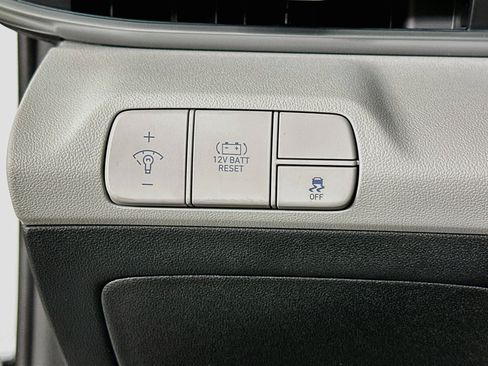Used 2026 Hyundai Elantra Limited FWD image 17