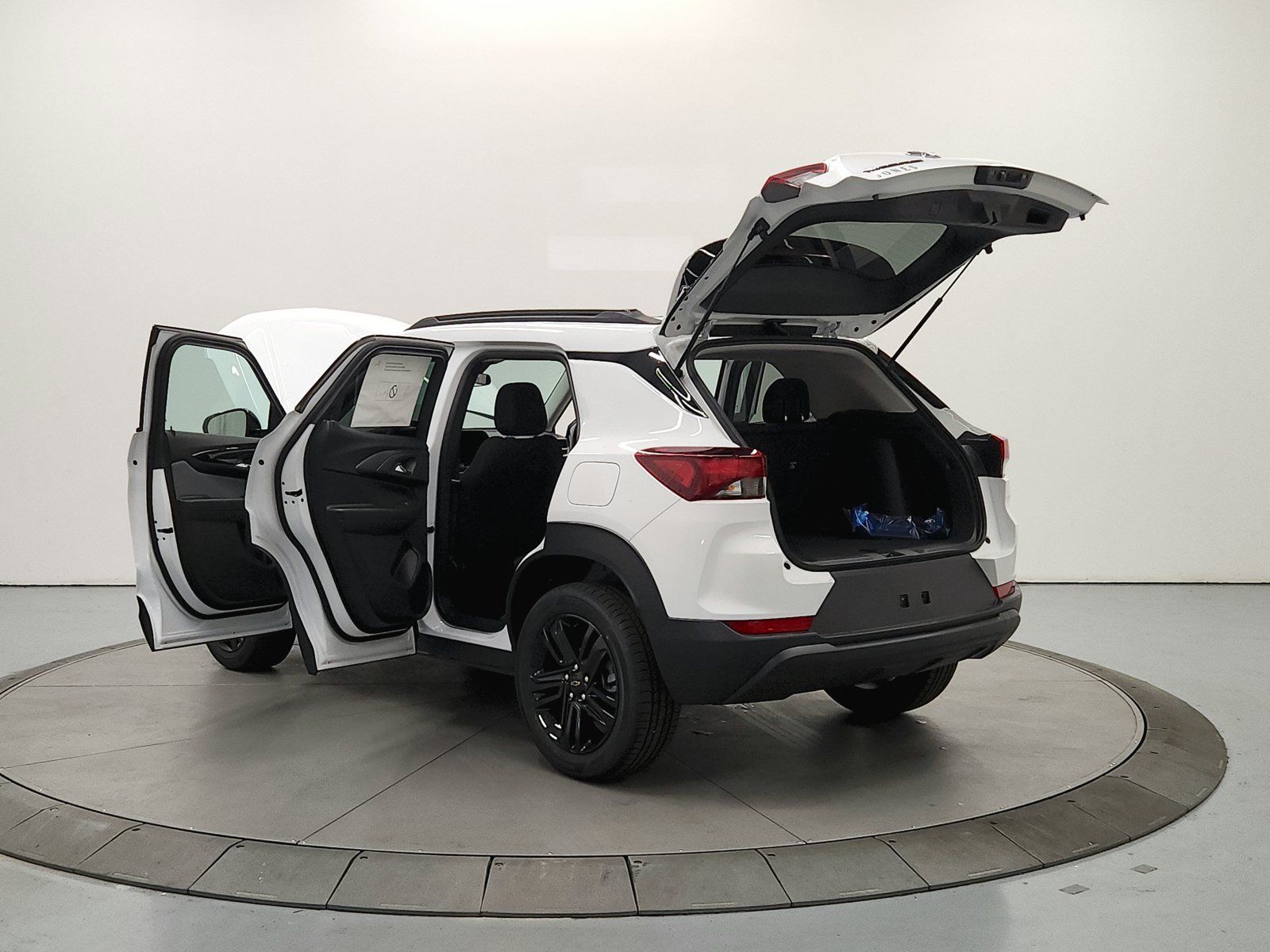 New 2026 Chevrolet TrailBlazer LT w/ Midnight Edition FWD image 14