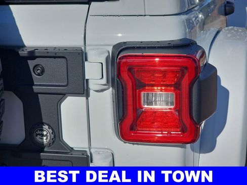 New 2026 Jeep Wrangler Unlimited Rubicon AWD/4WD image 40