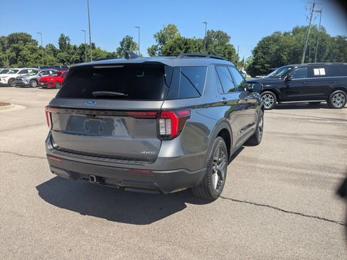 Used 2025 Ford Explorer ST-Line w/ ST-Line Street Pack AWD/4WD image 3