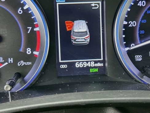 Used 2019 Toyota Highlander XLE AWD/4WD image 12