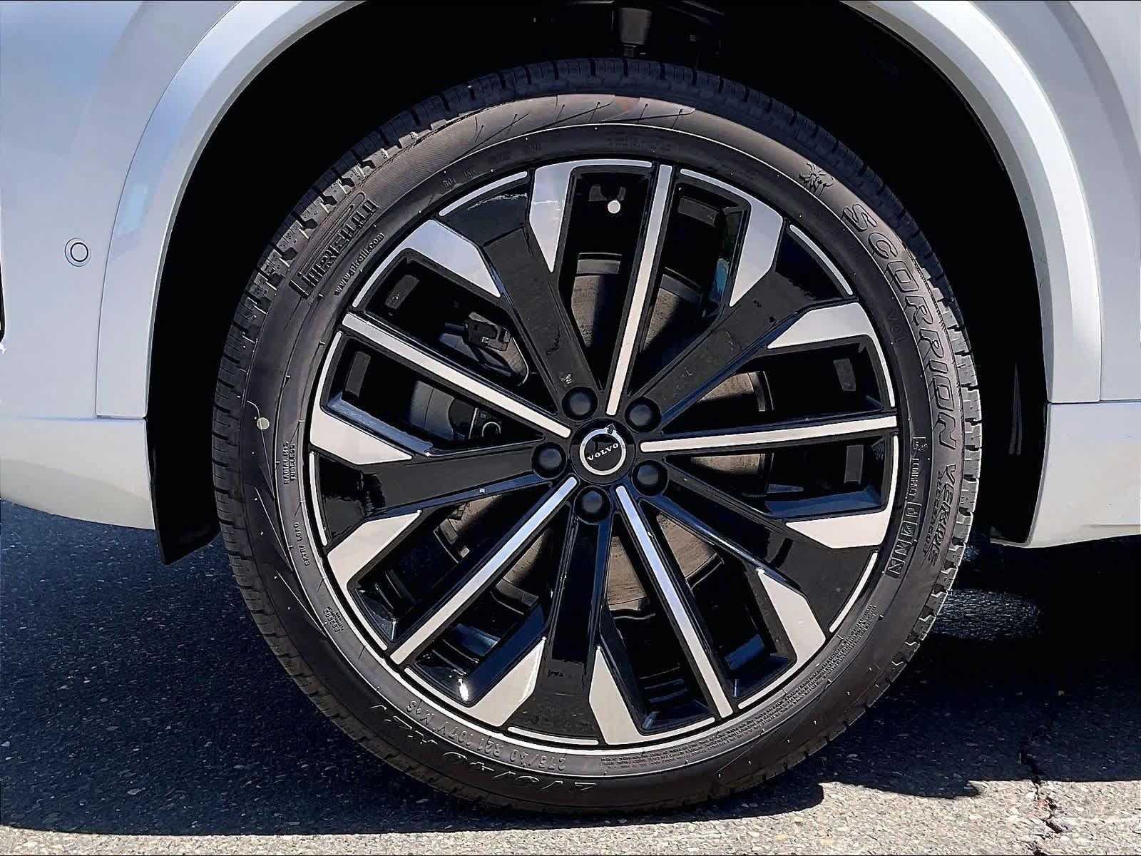 New 2027 Volvo XC90 B6 Plus AWD/4WD image 14