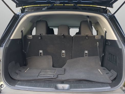 Used 2024 Nissan Pathfinder SV FWD image 46