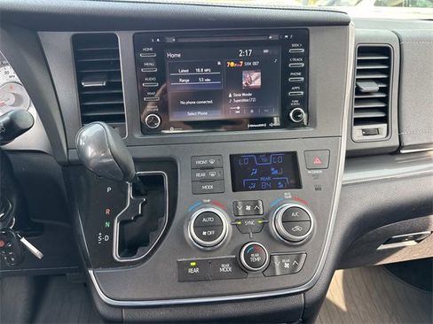 Used 2019 Toyota Sienna SE image 25