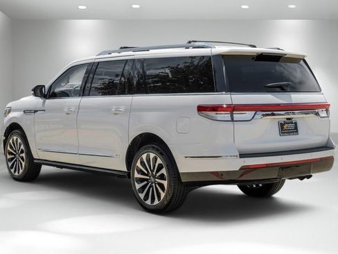 Used 2023 Lincoln Navigator L Reserve RWD image 11