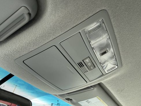 Used 2011 Toyota Highlander 4WD w/ Tech Pkg image 25