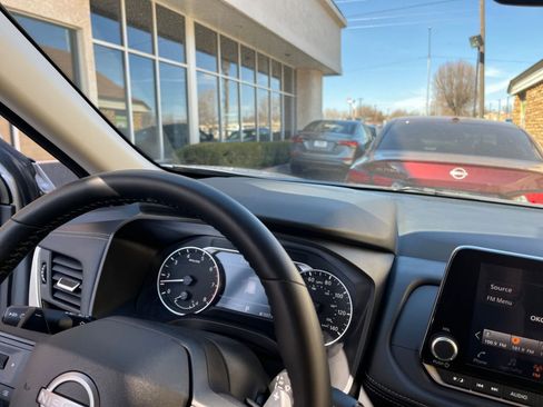 Used 2025 Nissan Rogue SV image 36