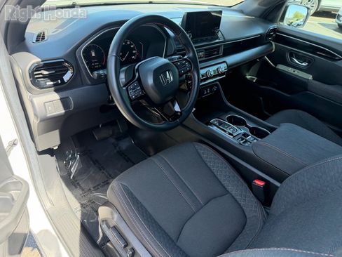 Certified 2025 Honda Pilot Sport image 16