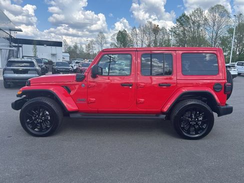 Used 2025 Jeep Wrangler Unlimited Sahara AWD/4WD image 2
