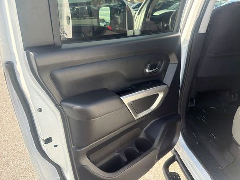 Used 2024 Nissan Titan SV w/ SV Convenience Package image 19