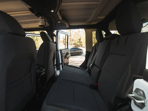 Used 2024 Jeep Wrangler Sahara image 21