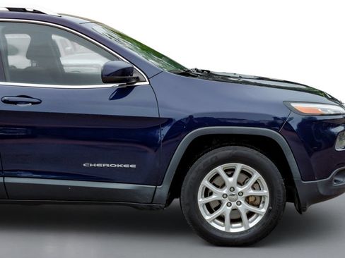 Used 2015 Jeep Cherokee Latitude w/ Cold Weather Group AWD/4WD image 7