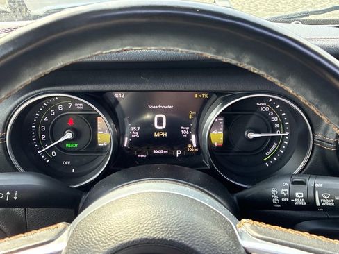 Used 2022 Jeep Wrangler Unlimited Sahara AWD/4WD image 31