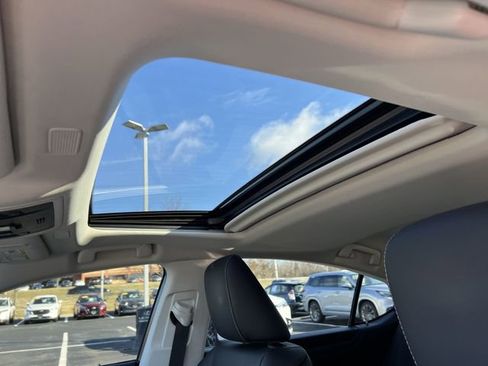 Used 2025 Lexus ES 300h w/ Premium Package image 20