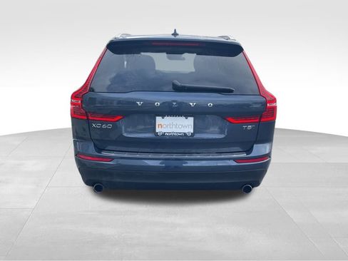 Used 2021 Volvo XC60 T5 Momentum w/ Premium Package image 5