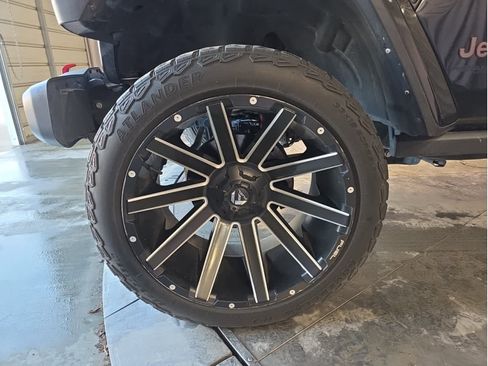 Used 2022 Jeep Wrangler Unlimited Rubicon w/ LED Lighting Group image 3