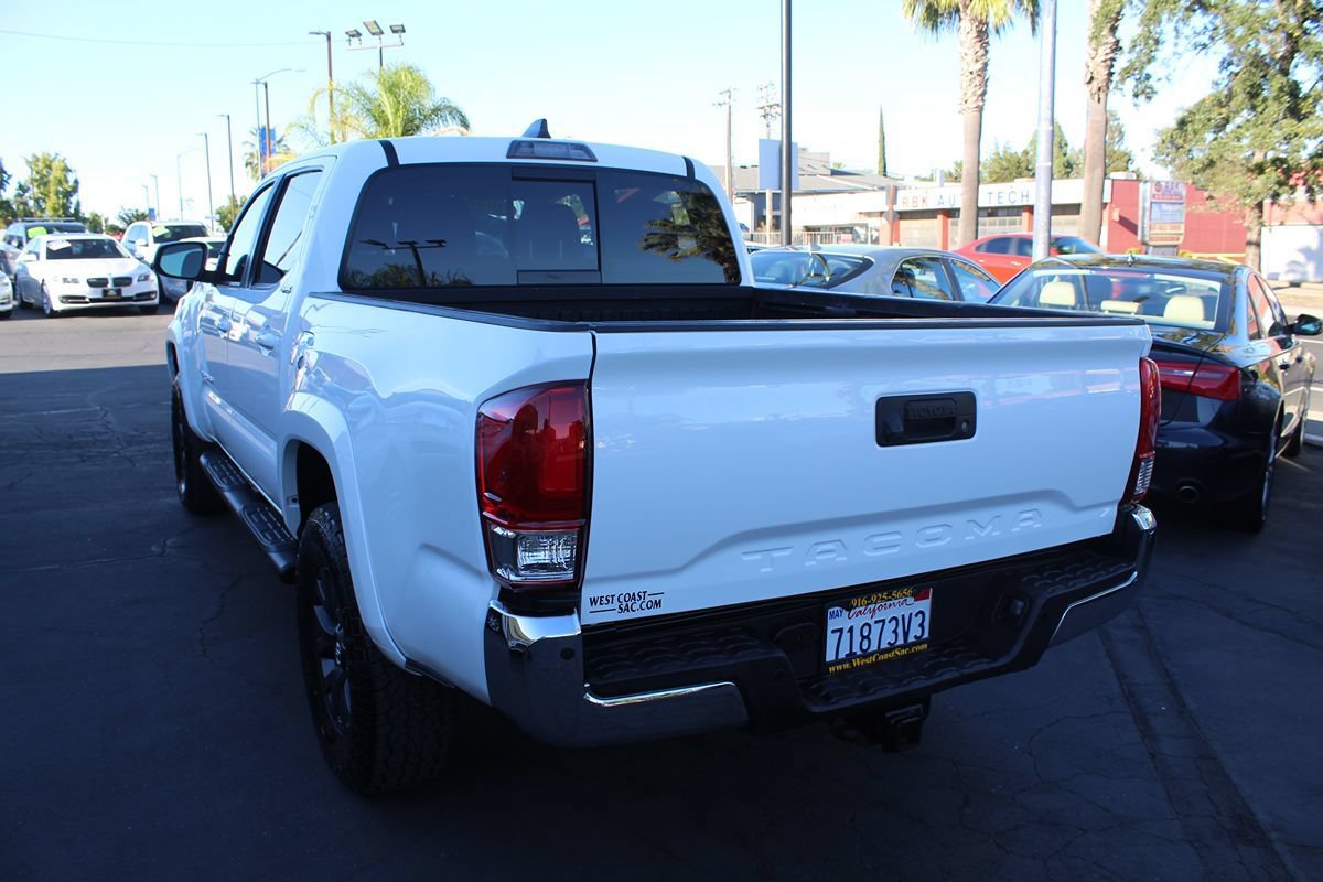 Used 2023 Toyota Tacoma SR5 AWD/4WD image 5