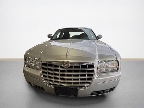 Used 2009 Chrysler 300 Touring image 9