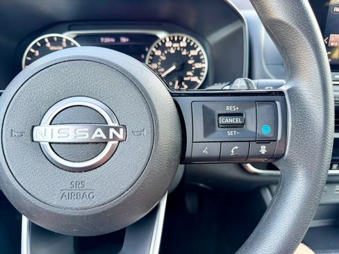 Used 2023 Nissan Rogue SV FWD image 27