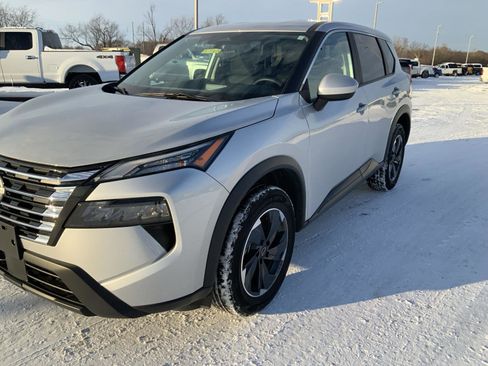 Used 2024 Nissan Rogue SV image 13