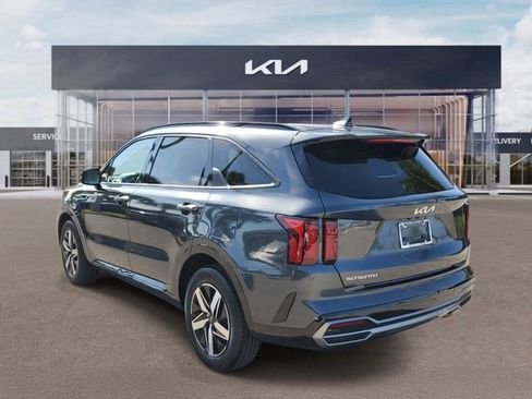 Certified 2023 Kia Sorento EX FWD image 4